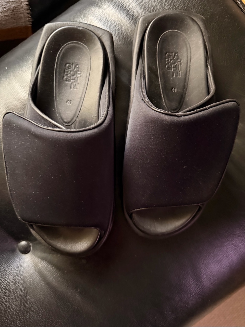 GIA BORGHINI Gia 1 Slides (41, Black)